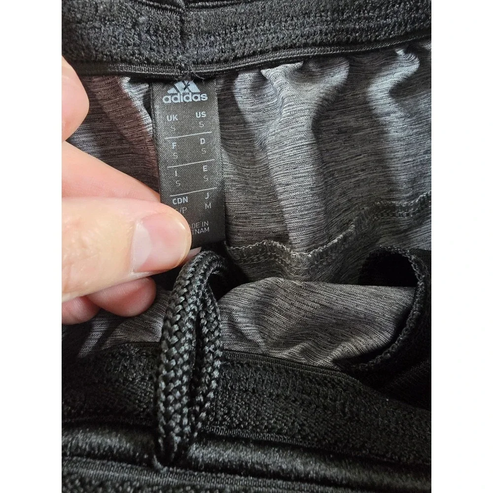 Adidas Athletic Shorts Mens S Gray FK1775‎ Zipper Pockets Drawstring Running Gym